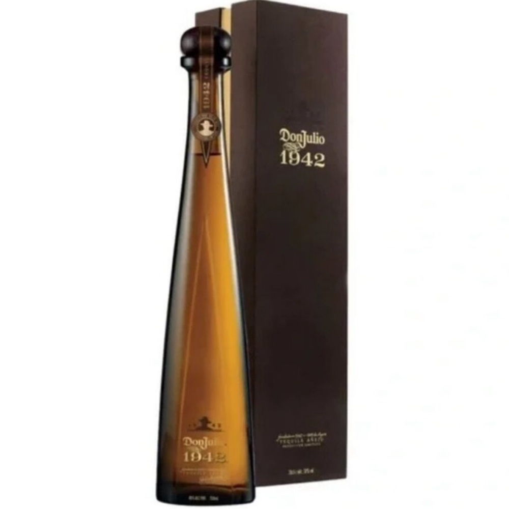 Don Julio 1942 empty bottle with box 750ml Size
Empty tequila bottle collectible